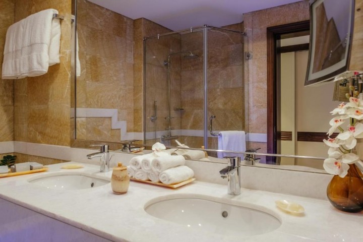 Deluxe King Room Near Escan Tower Marina 1 Luxury Bookings