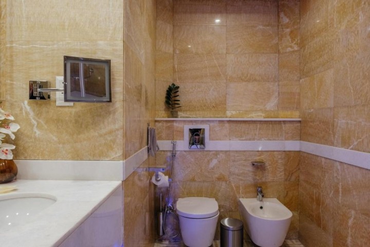 Deluxe King Room Near Escan Tower Marina 4 Luxury Bookings