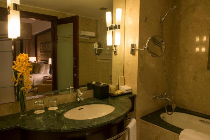 One Bedroom Apartment Near Emirates NBD 4 Luxury Bookings