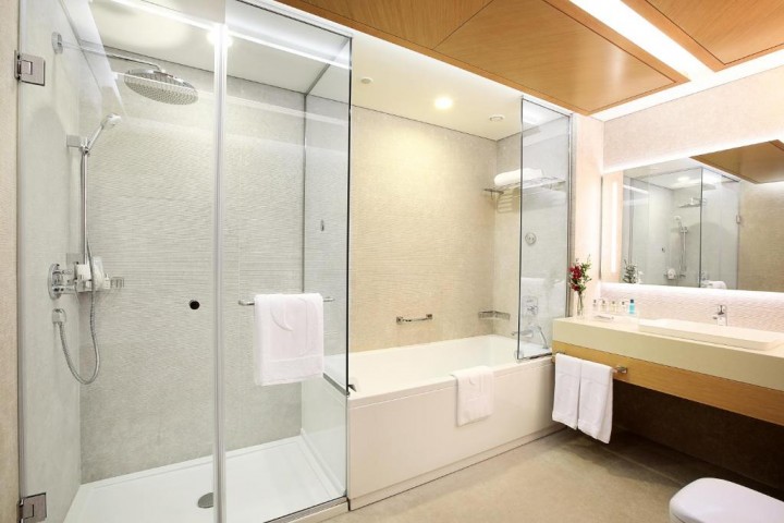 Brand New Executive Suite Near Mashreq Metro 7 Luxury Bookings