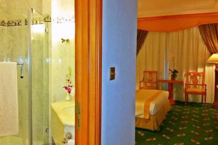 Deluxe Room Near Madina Super Market 7 Luxury Bookings