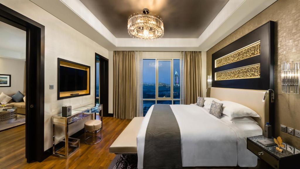 Ultra Luxury Executive Room Near Mall Of Emirates Luxury Bookings