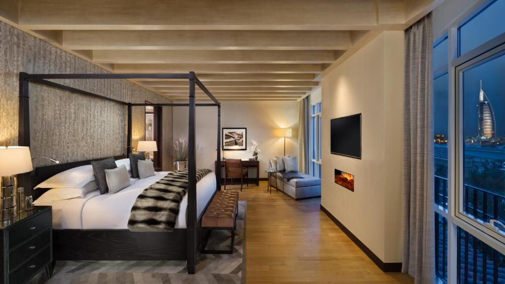 Aspen Three Bedroom Near Mall Of Emirates Luxury Bookings