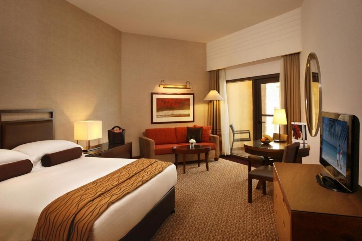 Classic King Room Near The Walk Shopping Mall 4 Luxury Bookings