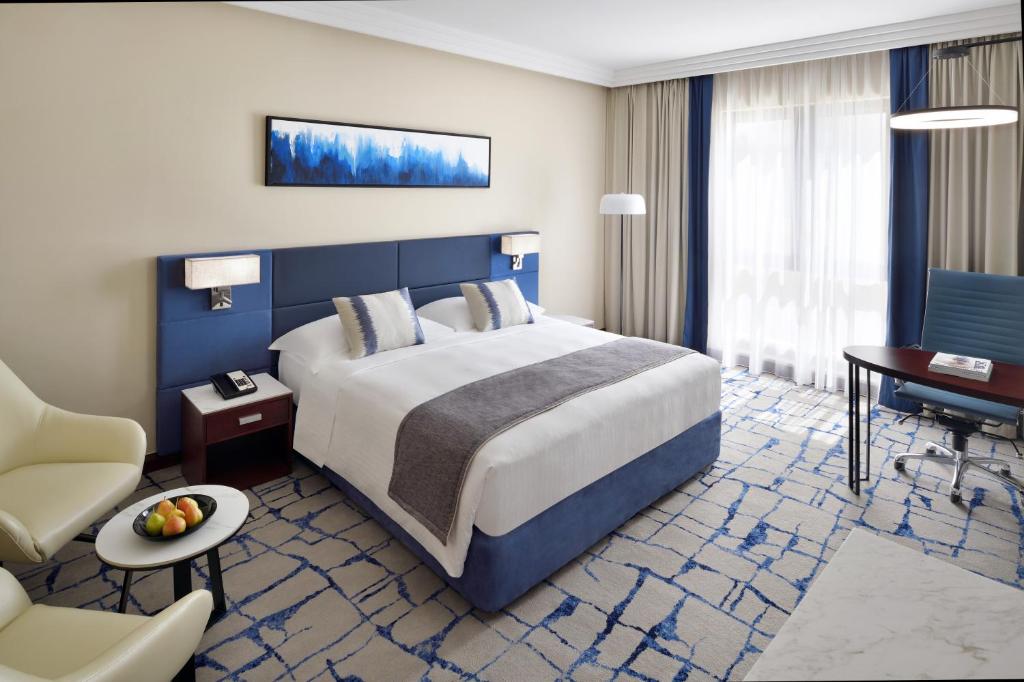 Superior King Room Near American Hospital Luxury Bookings