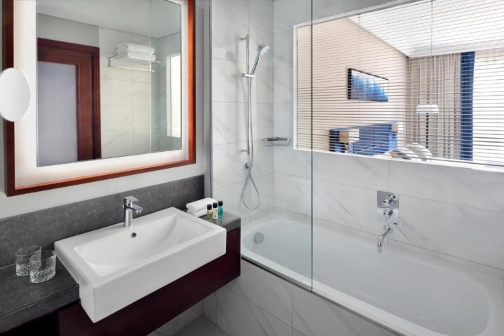 Superior King Room Near American Hospital 3 Luxury Bookings