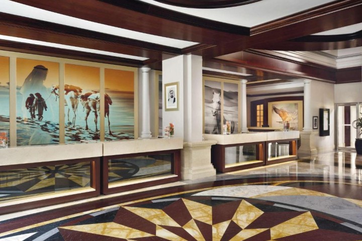 Superior King Room Near American Hospital 27 Luxury Bookings