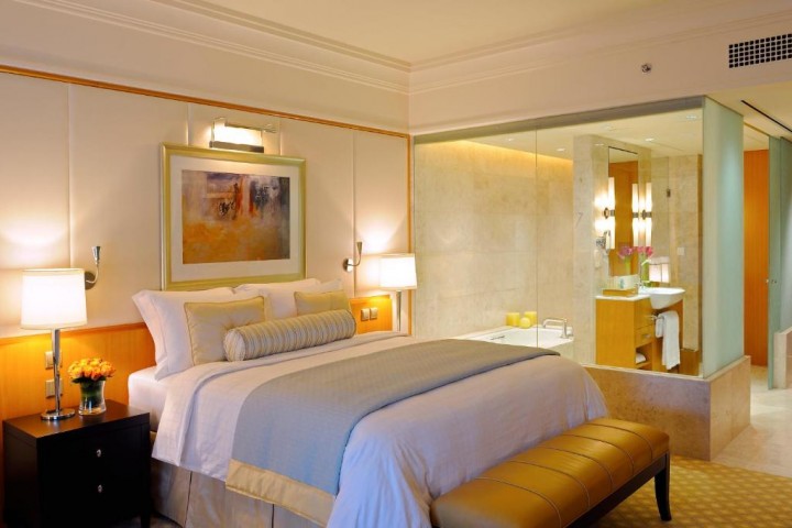 Deluxe Room Near Financial Center Metro 1 Luxury Bookings