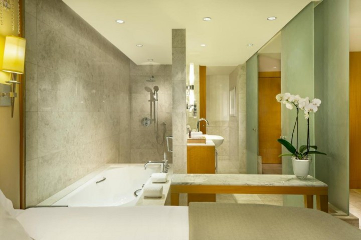 Deluxe Room Near Financial Center Metro 3 Luxury Bookings