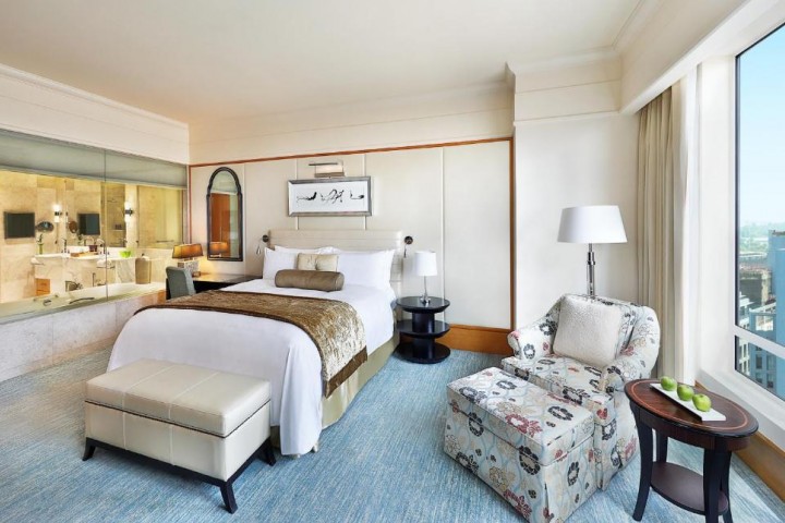 Deluxe Room Near Financial Center Metro 6 Luxury Bookings