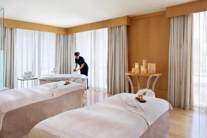 Deluxe Room Near Financial Center Metro 18 Luxury Bookings