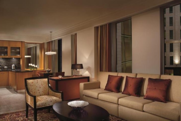 Ambassador Suite Near Financial Center Metro 8 Luxury Bookings