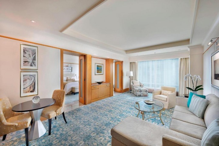 Ambassador Suite Near Financial Center Metro 20 Luxury Bookings