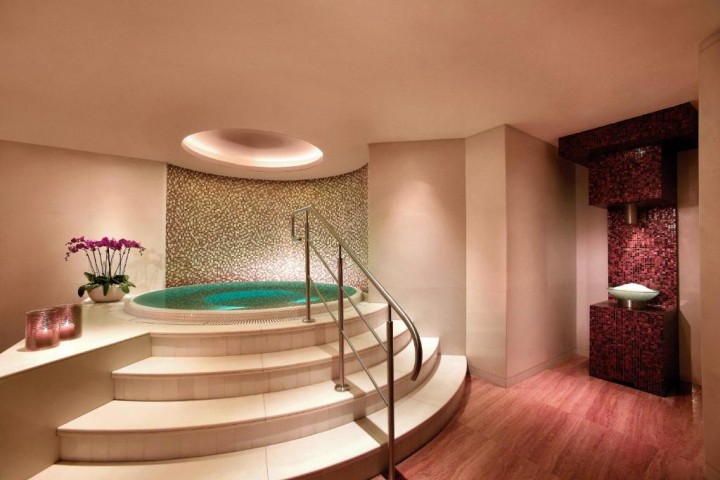 Two Bedroom Apartment Near fashion Club 24 Luxury Bookings
