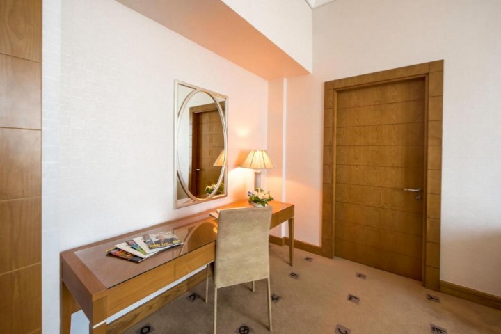 Deluxe Room Near Al Zarooni Building Marina 5 Luxury Bookings