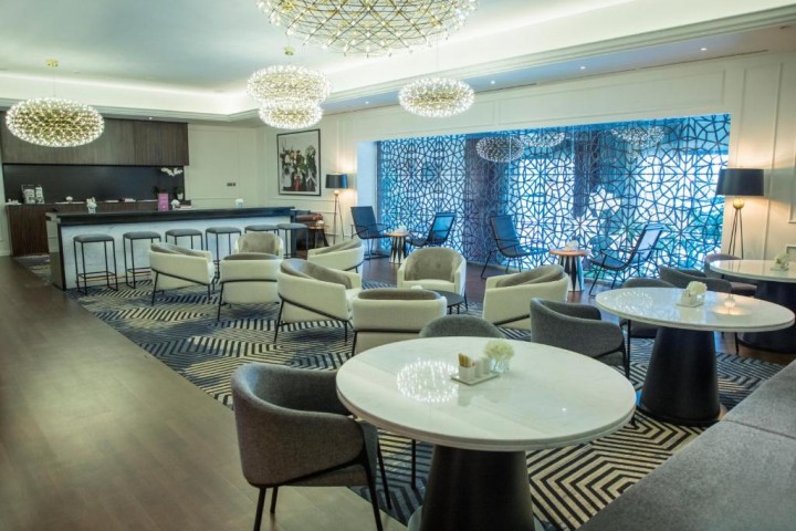 Prestige King Suite Near Al Maya Supermarket Jbr 8 Luxury Bookings