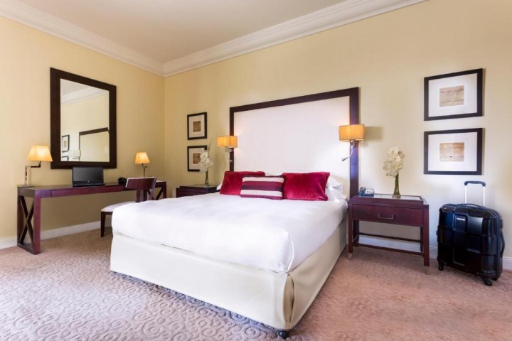 Classic King Room Near Le Royal Club Dubai 1 Luxury Bookings