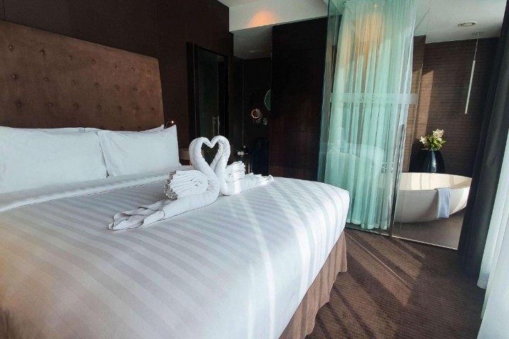 Executive Suite Near Dubai Customs 18 Luxury Bookings