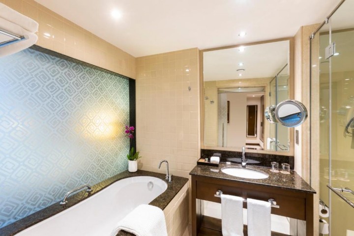 Superior King Room Near Reef Mall 5 Luxury Bookings