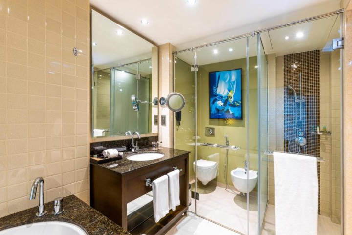 Superior King Room Near Reef Mall 10 Luxury Bookings