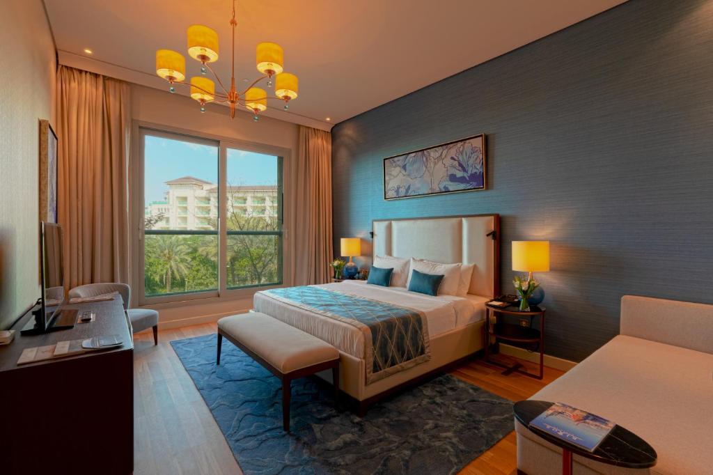 Three Bedroom Luxury Suite near Paradise Beach Luxury Bookings