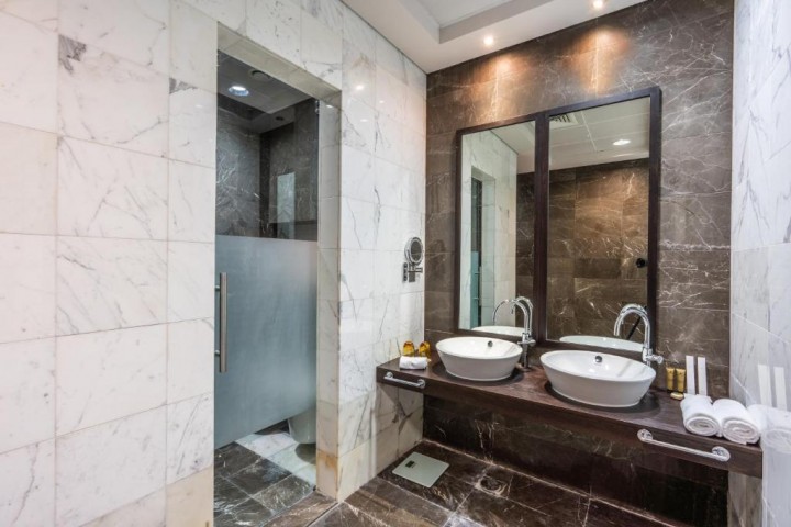 Four Bedroom Luxury Suite near Paradise Beach 1 Luxury Bookings