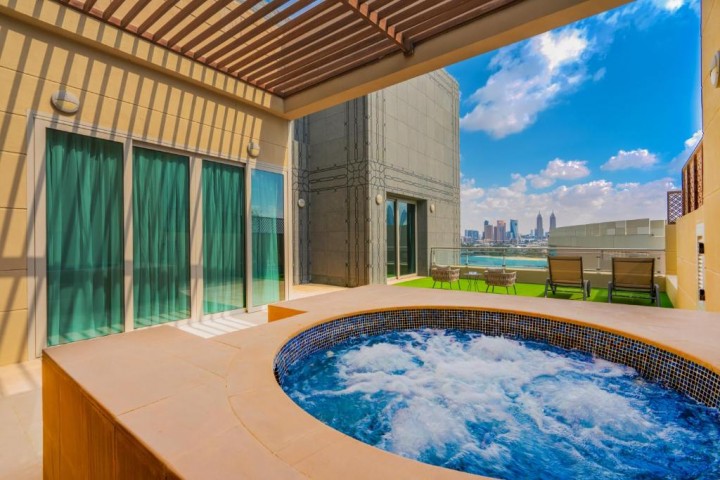 Four Bedroom Luxury Suite near Paradise Beach 7 Luxury Bookings