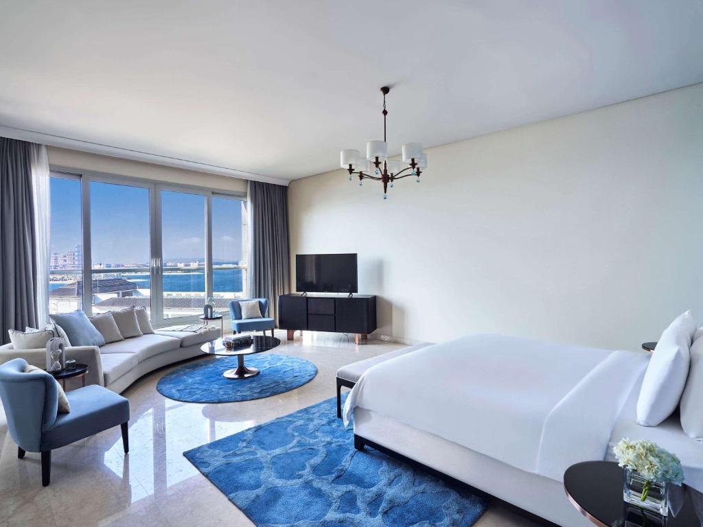 Four Bedroom Luxury Suite near Paradise Beach Luxury Bookings