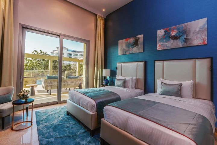 Five Bedroom Luxury Suite  near Paradise Beach 1 Luxury Bookings