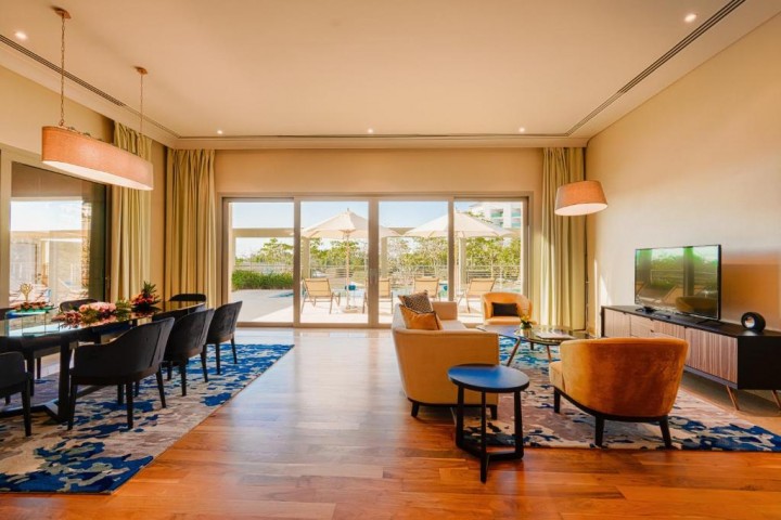 Five Bedroom Luxury Suite  near Paradise Beach 8 Luxury Bookings