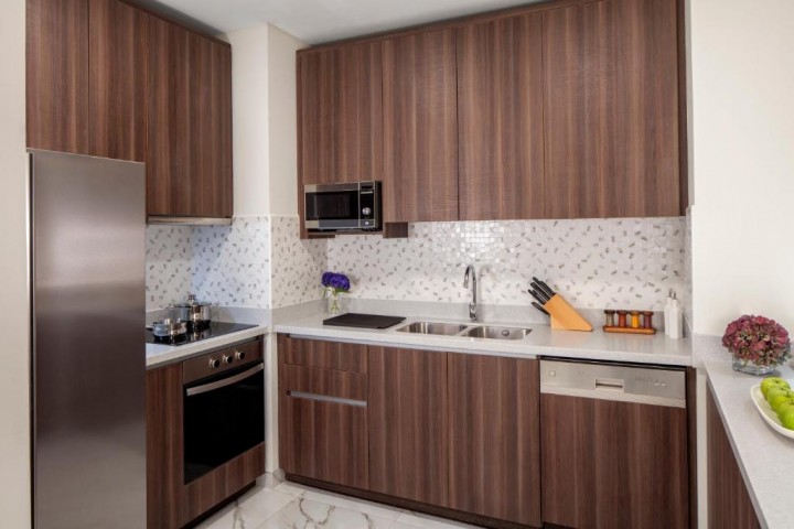 Three Bedroom Apartment Near Mina Seyahi Beach 2 Luxury Bookings