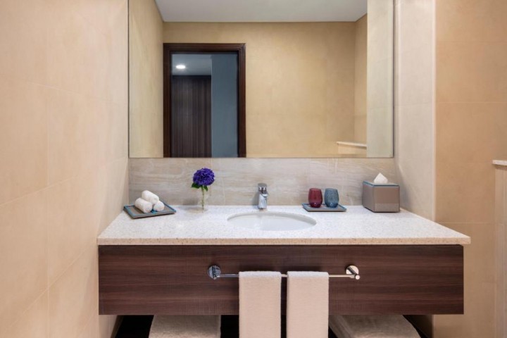 Three Bedroom Apartment Near Mina Seyahi Beach 3 Luxury Bookings