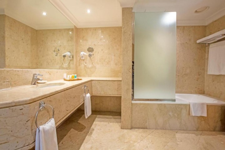 Standard Room Near Palm Strip Mall 32 Luxury Bookings