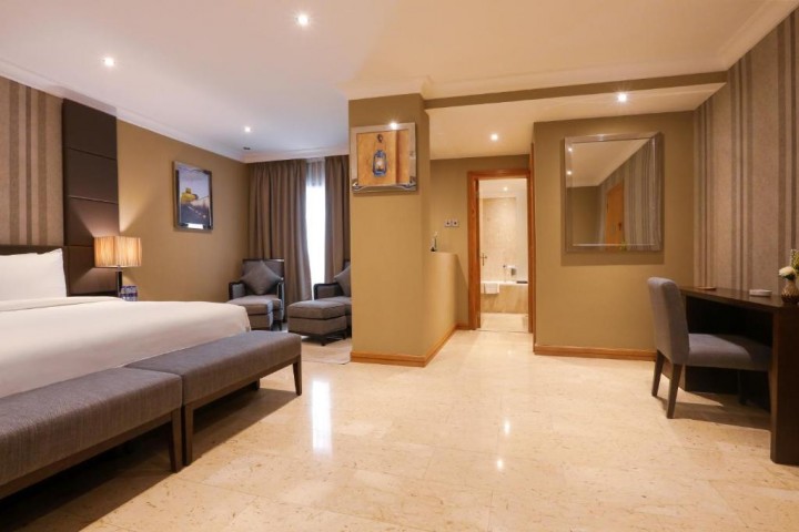 Presidential Suite Near Palm Strip Mall 9 Luxury Bookings