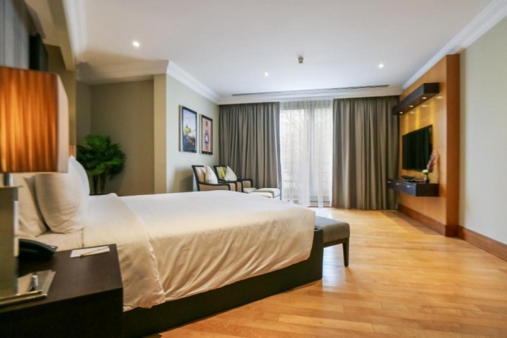 Royal Suite Near Palm Strip Mall 0 Luxury Bookings