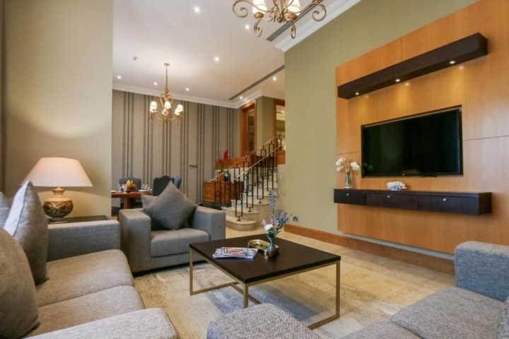 Royal Suite Near Palm Strip Mall 10 Luxury Bookings