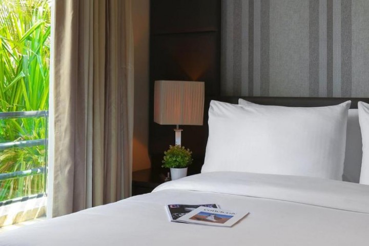 Royal Suite Near Palm Strip Mall 14 Luxury Bookings
