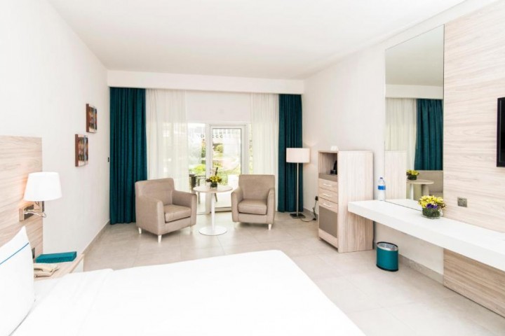 Resort Garden Deluxe Room Near France Consulate 5 Luxury Bookings