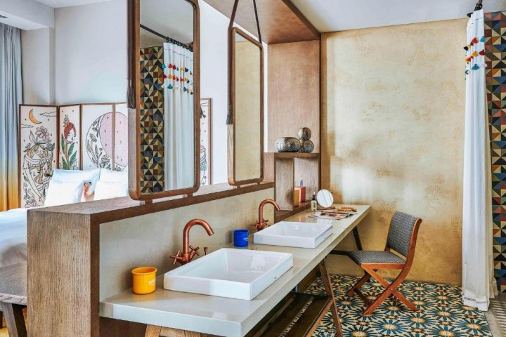 Deluxe Room Near Museum Of The Future 10 Luxury Bookings