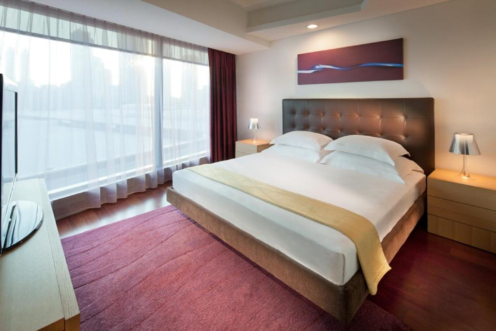 Three Bedroom Duplex Near WTC Metro Station Luxury Bookings