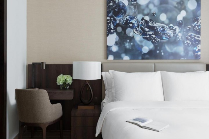 Ultra Luxury Deluxe One Bedroom Suite Near Emirate 1 Luxury Bookings
