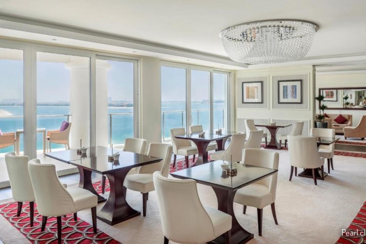 Deluxe Family Room Near By Empower PJC4 Plant 28 Luxury Bookings