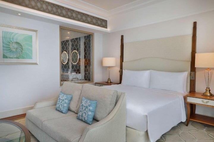 Deluxe Family Room Near By Empower PJC4 Plant 22 Luxury Bookings