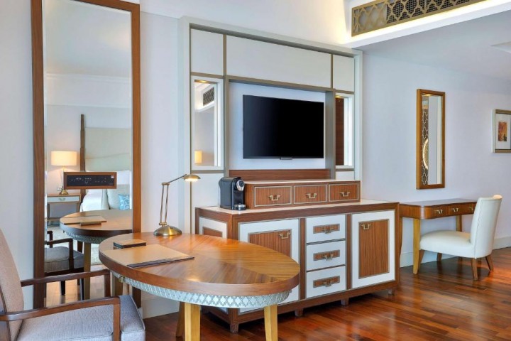 Deluxe Family Room Near By Empower PJC4 Plant 24 Luxury Bookings