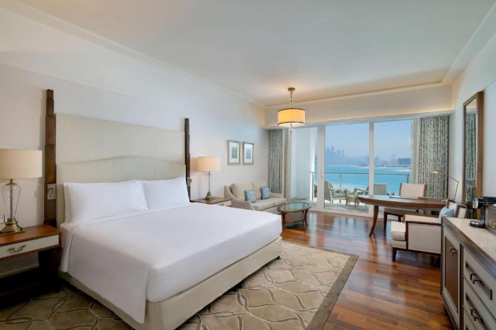 Deluxe Family Room Near By Empower PJC4 Plant 27 Luxury Bookings