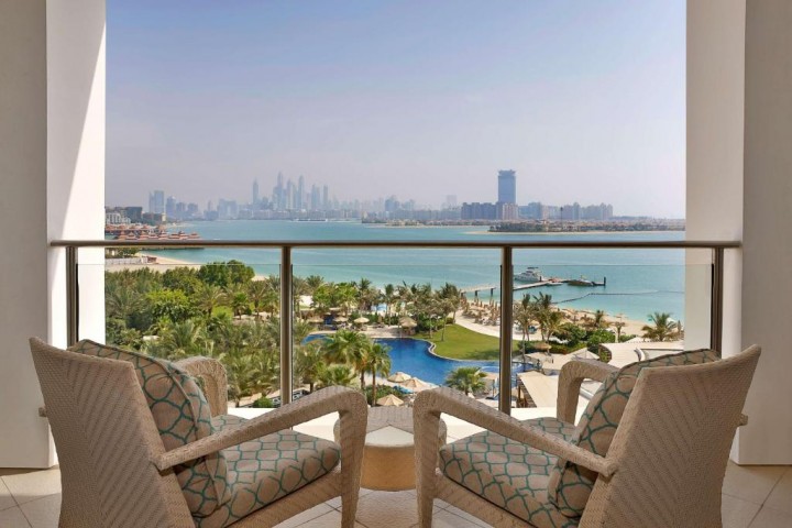 Luxury Deluxe Suite Near By Empower PJC4 Plant 26 Luxury Bookings