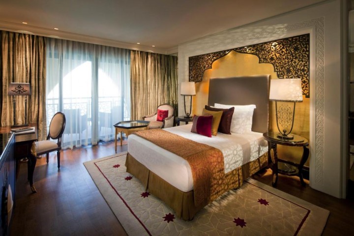 Classy Superior King Room In Palm Jumeirah 5 Luxury Bookings
