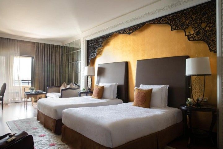 Classy Superior King Room In Palm Jumeirah 8 Luxury Bookings