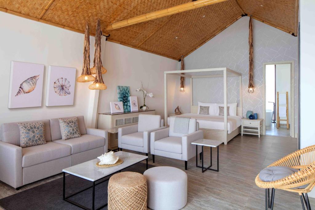 Junior Ocean Suite Near Anantara Island Resort Luxury Bookings