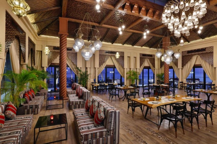 One Bedroom Near Anantara World Island Resort 27 Luxury Bookings